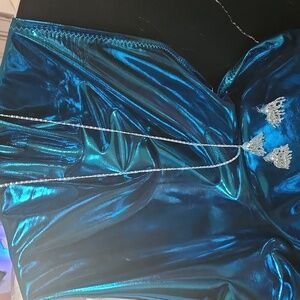 Elegant vintage Silver Pendant necklace and earrings.